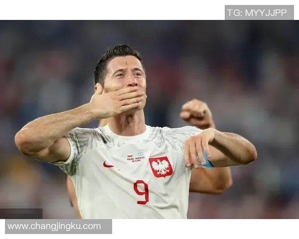 莱万携手球队再创辉煌新篇章展现足球巨星的无限魅力与坚持精神