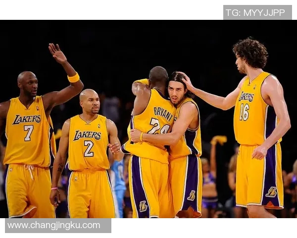 大巴黎与多特蒙德激战正酣比分揭晓引发球迷热议 大巴黎与多特蒙德激战正酣比分揭晓引发球迷热议