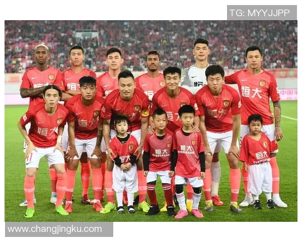 广州恒大迎战香港球队展现足球激情与实力的巅峰对决