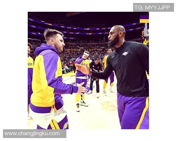 湖人对阵热火的比赛中为何双方选择放弃进攻策略解析